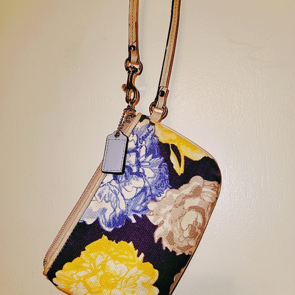 Coach Madison Maggie Floral Wristlet - Picture 2 of 5